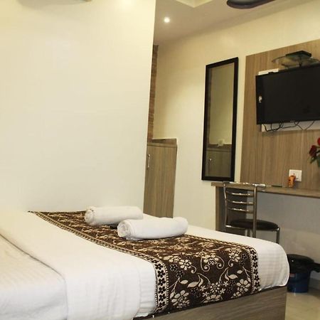 Hotel Time Gold Near Domestics Airport Βομβάη Εξωτερικό φωτογραφία