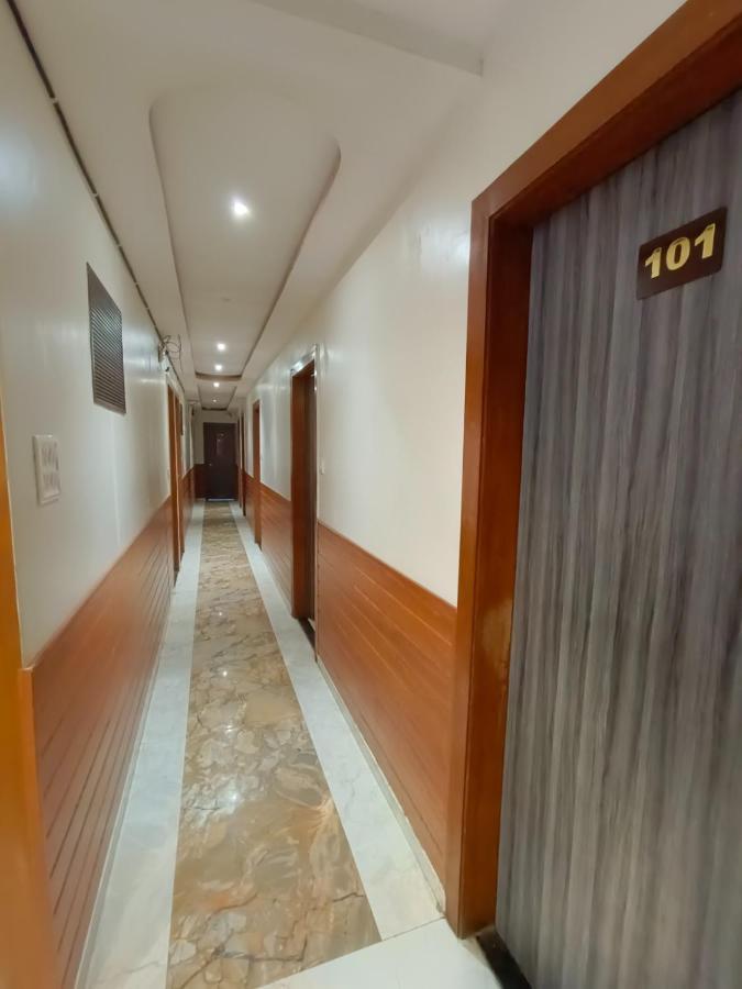 Hotel Time Gold Near Domestics Airport Βομβάη Εξωτερικό φωτογραφία