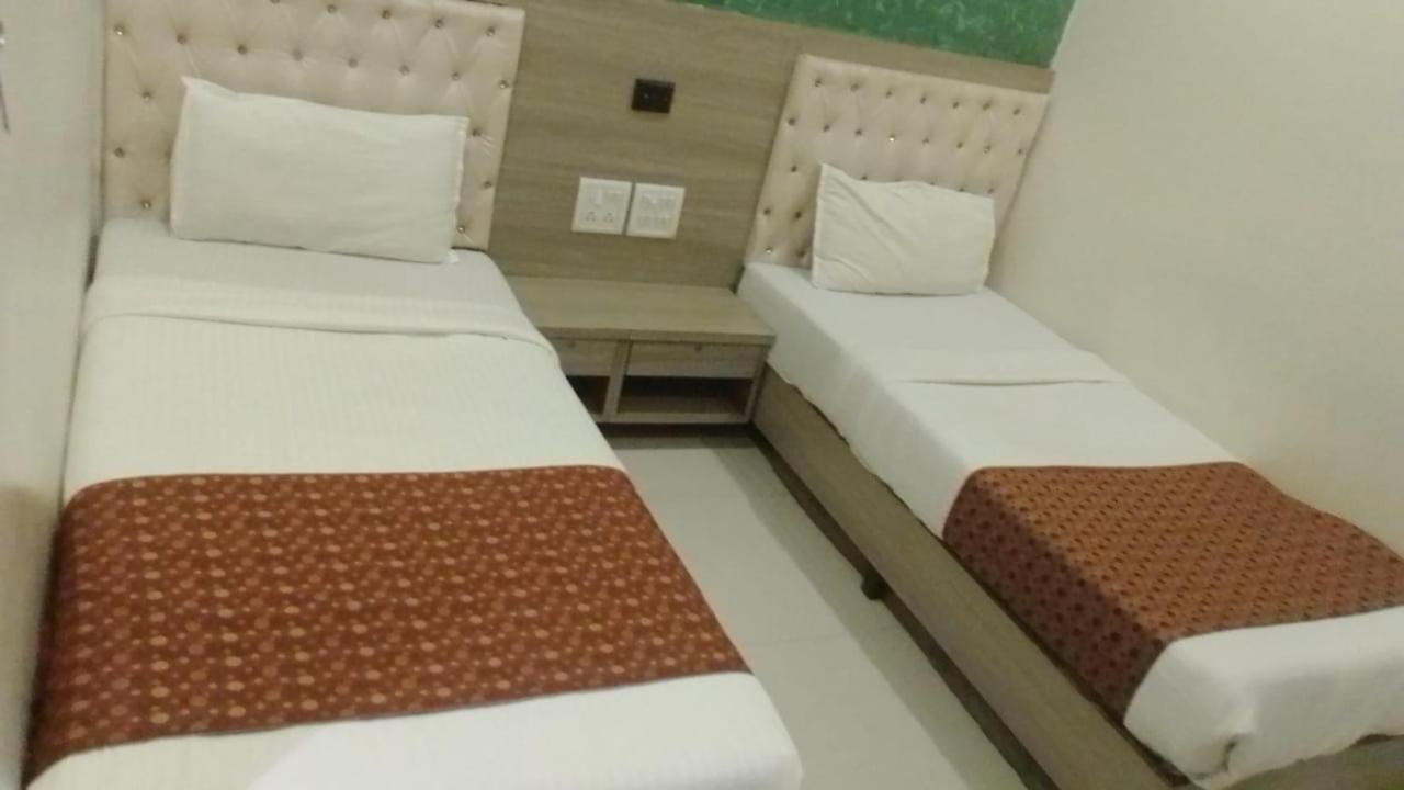 Hotel Time Gold Near Domestics Airport Βομβάη Εξωτερικό φωτογραφία