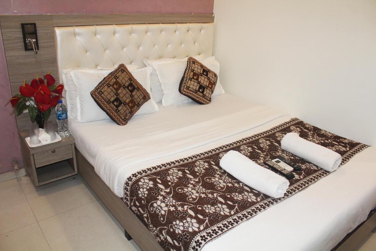 Hotel Time Gold Near Domestics Airport Βομβάη Εξωτερικό φωτογραφία