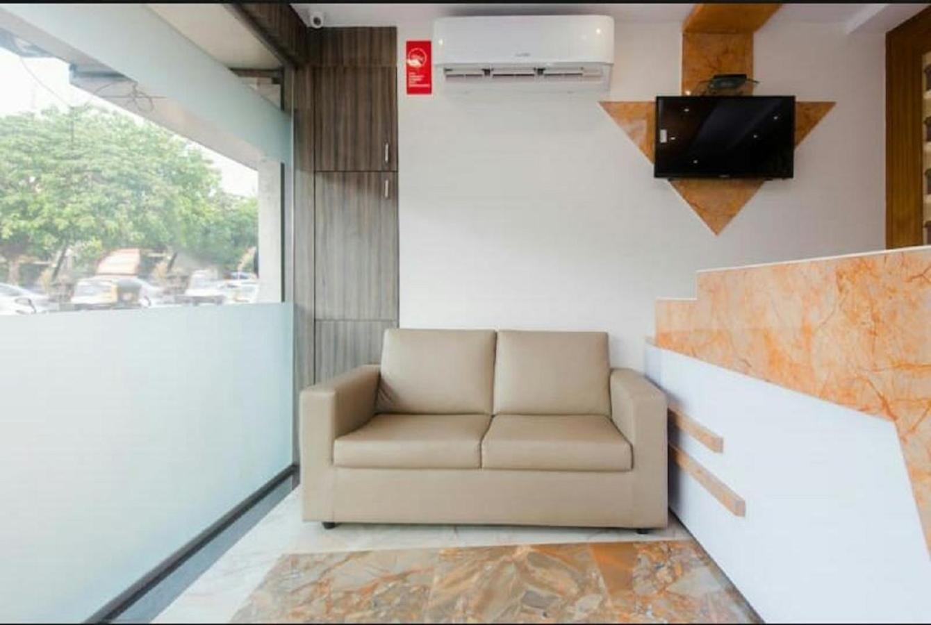 Hotel Time Gold Near Domestics Airport Βομβάη Εξωτερικό φωτογραφία
