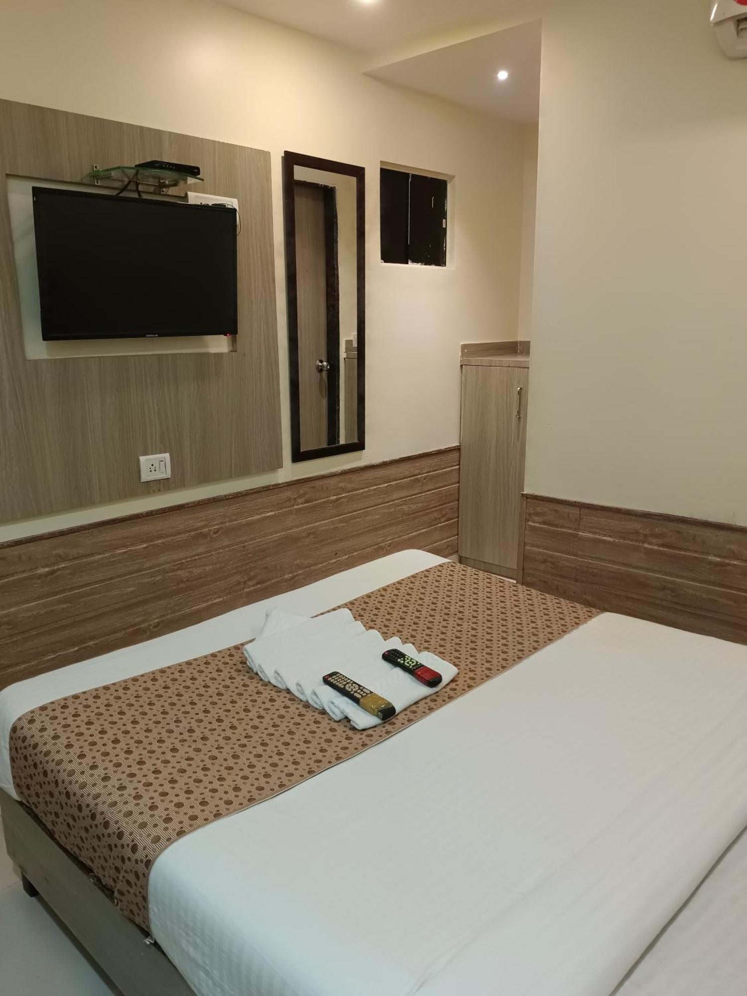 Hotel Time Gold Near Domestics Airport Βομβάη Εξωτερικό φωτογραφία