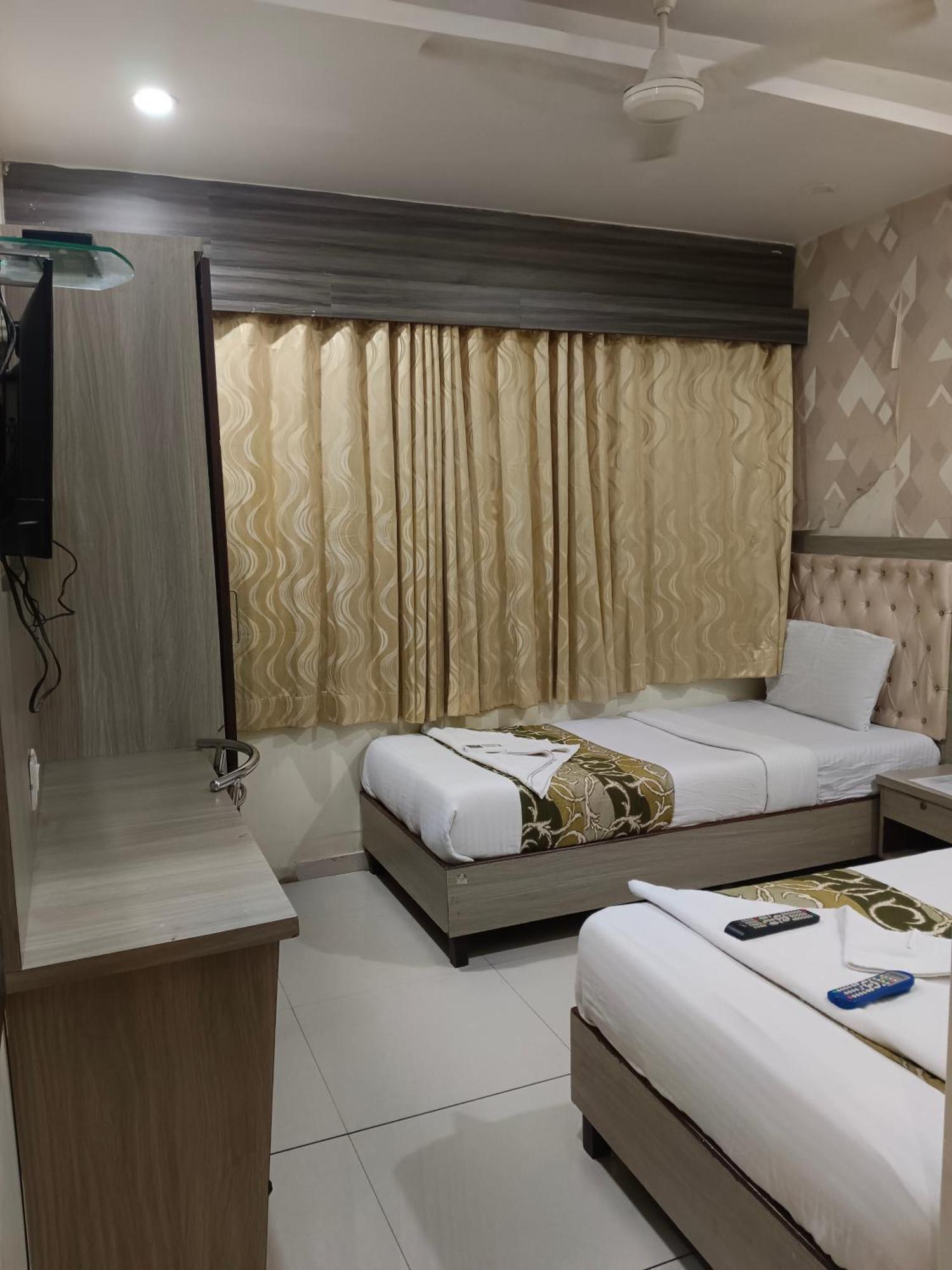 Hotel Time Gold Near Domestics Airport Βομβάη Εξωτερικό φωτογραφία